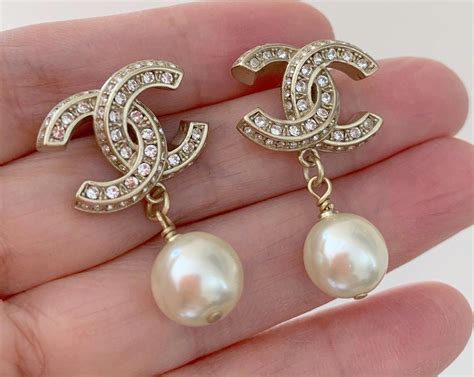 chanel classic pearl cc earrings